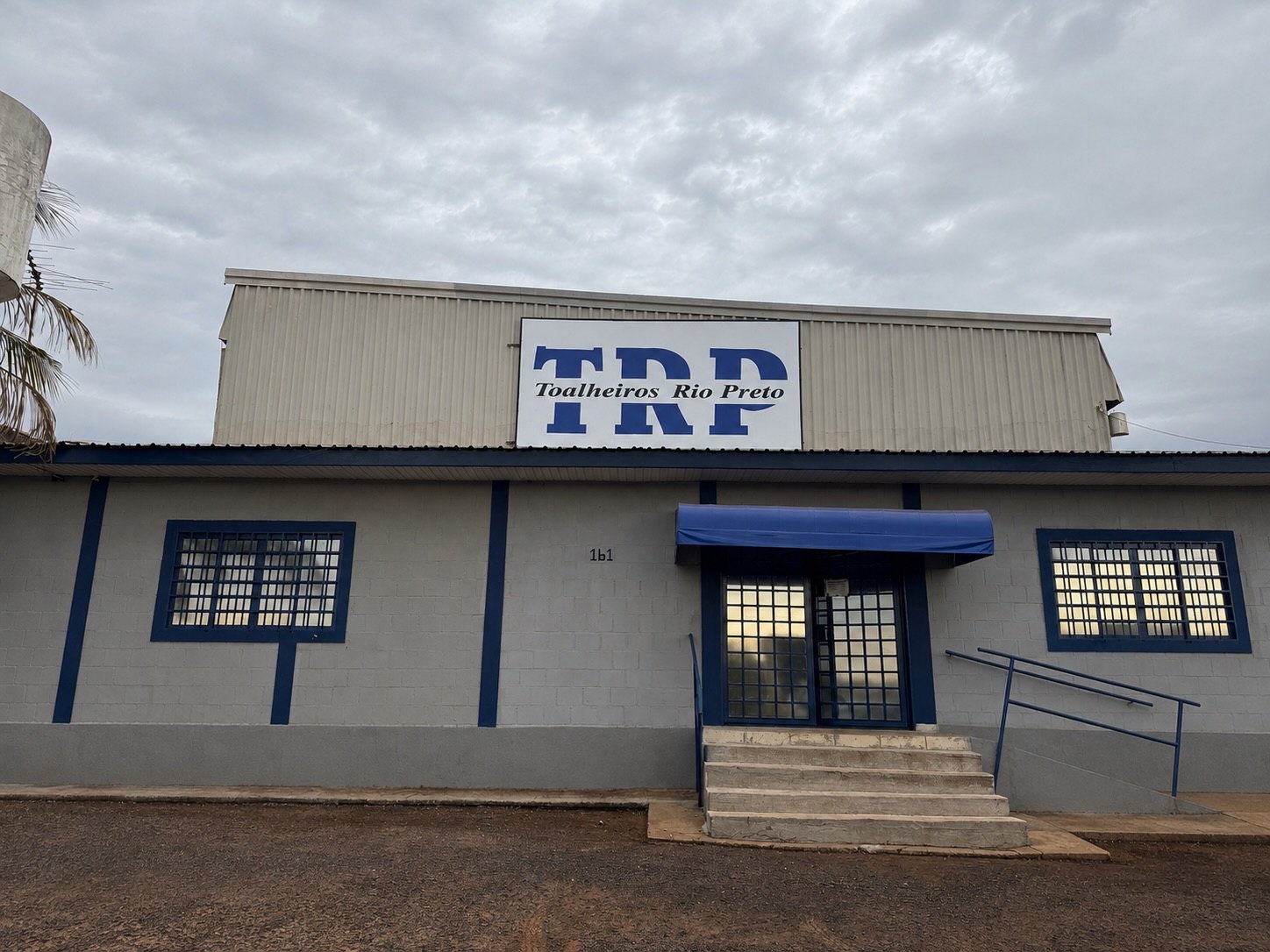Fachada da sede da TRP Toalheiros Rio Preto em São José do Rio Preto